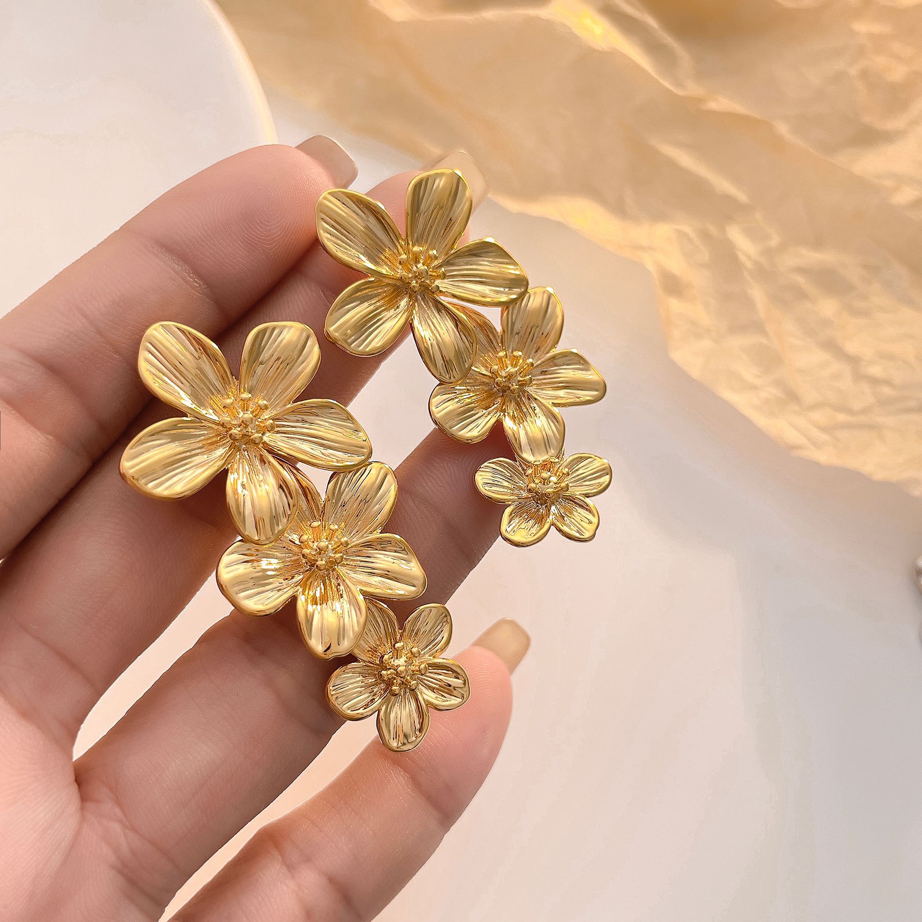 Travel Accessories For Europe - Kshmir Metal Flower Tassel Earrings for