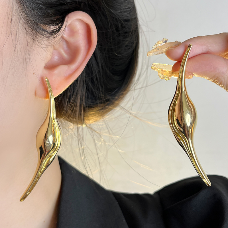 Travel Accessories For Europe - Minimalist Metal Slender Curved Earrings for