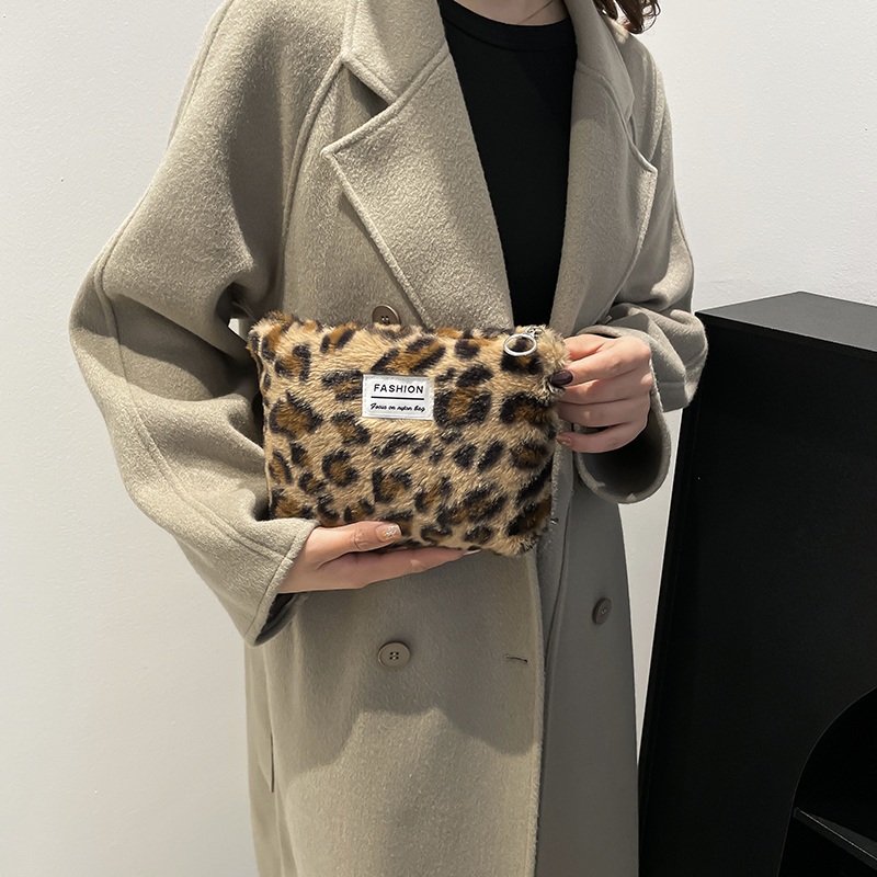 Leopard print plush Makeup Bag - đánh giá và giá Travel Accessories Toiletry Bag