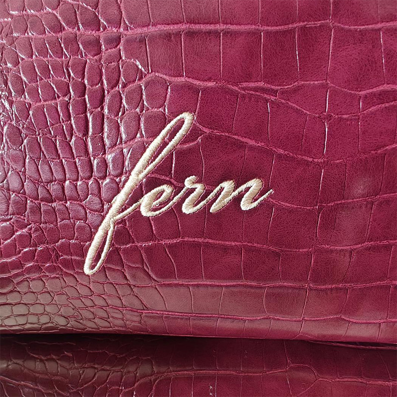 Embroidered Croc Makeup Bag Pe - đánh giá và giá Travel Accessories Gifts For Her